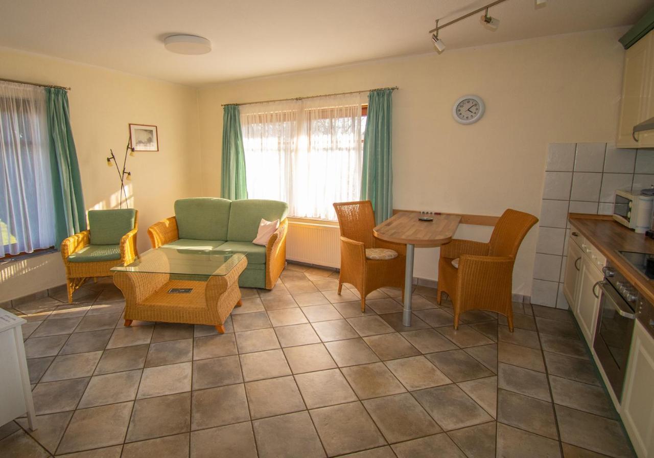 Inselhotel Kapitaen Tadsen / Amrum Нибел Екстериор снимка