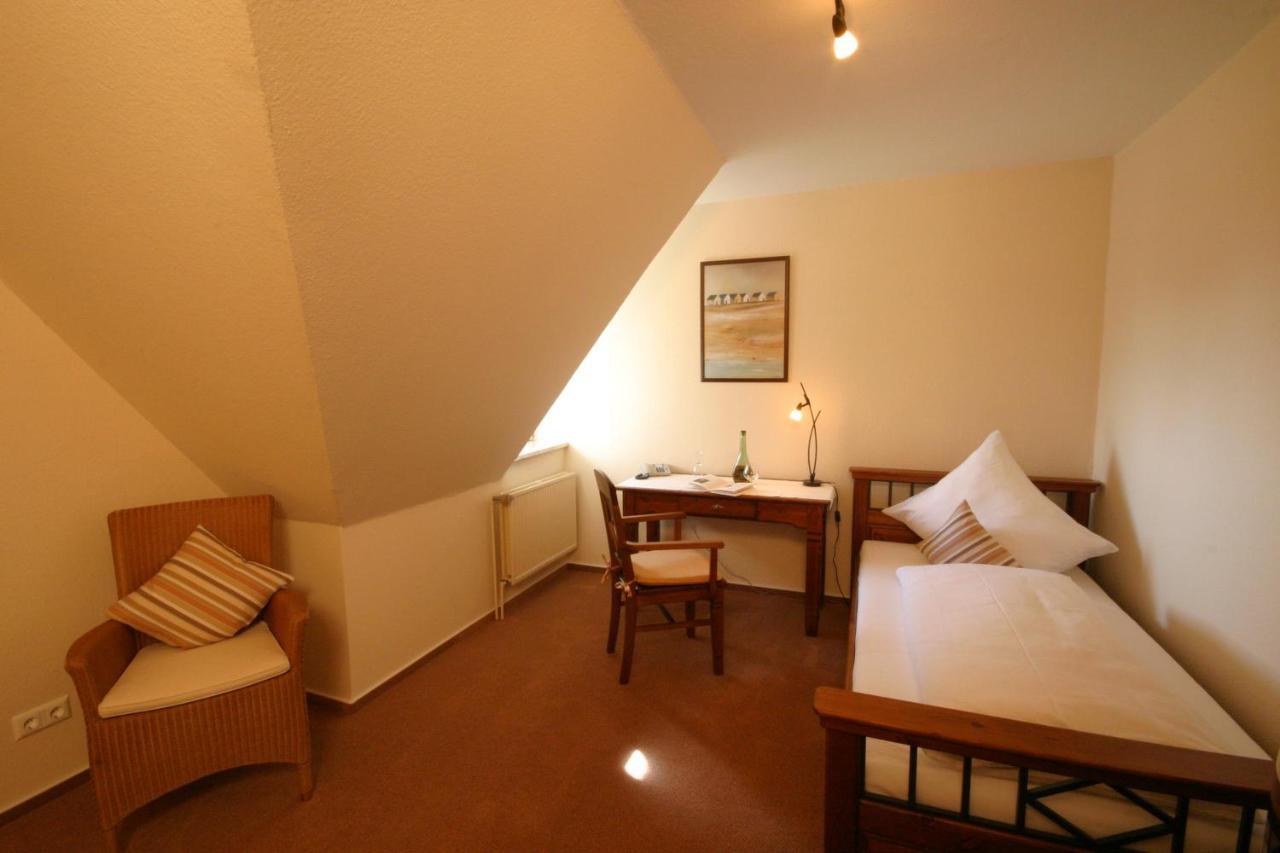 Inselhotel Kapitaen Tadsen / Amrum Нибел Екстериор снимка