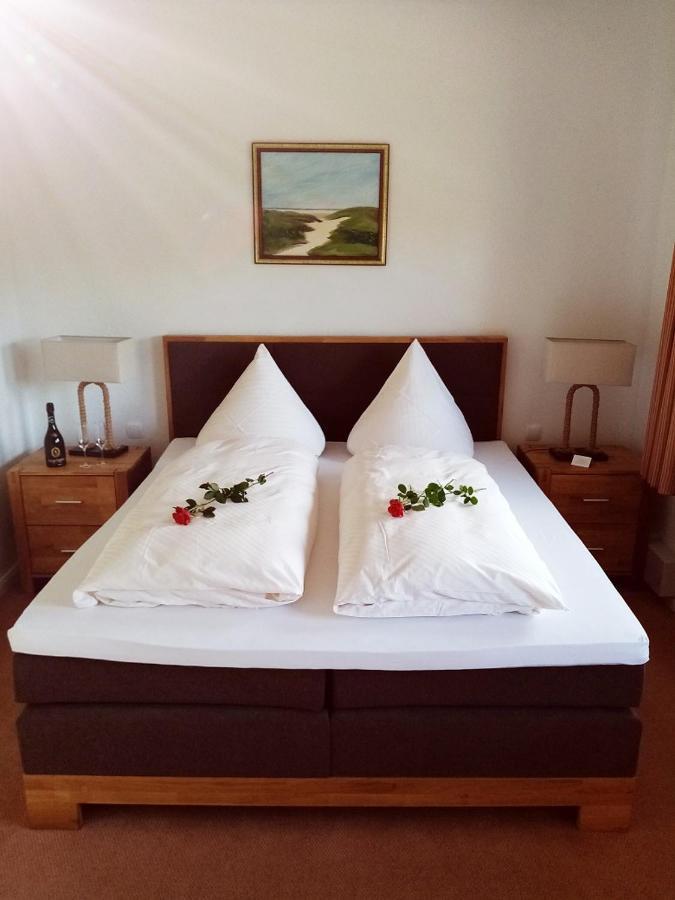 Inselhotel Kapitaen Tadsen / Amrum Нибел Екстериор снимка
